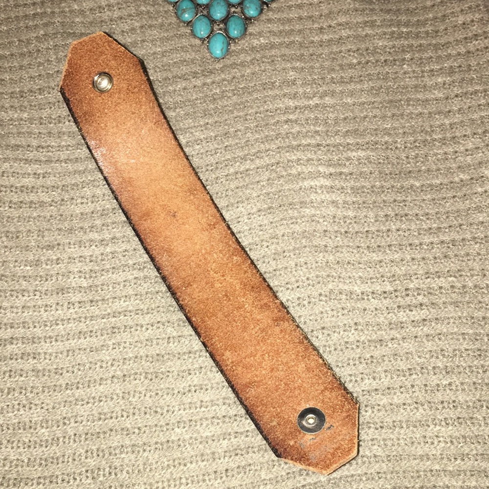 Handmade leather cuff - Picture 5 of 6